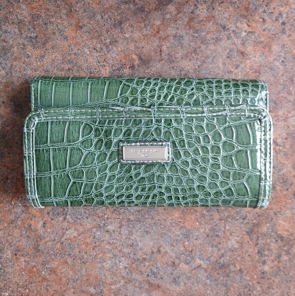 Minicci Handbags - $$$ Minicci Kelly green patent wallet